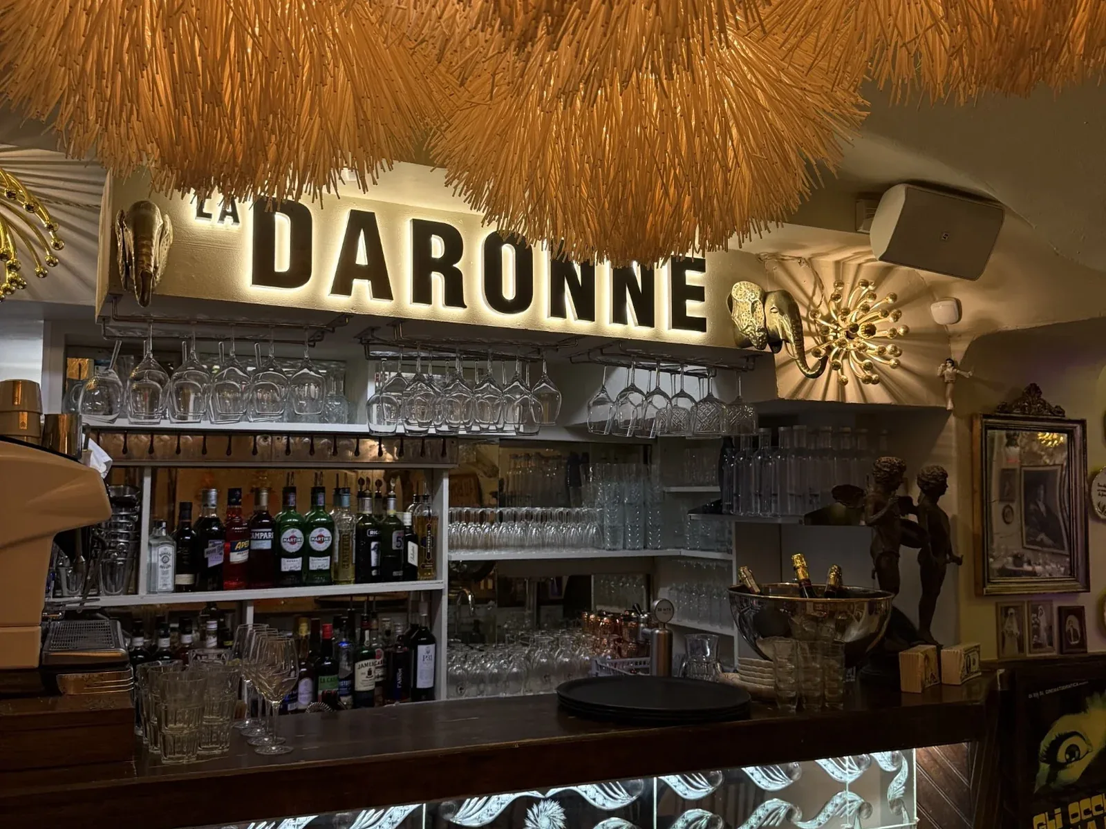 Restaurant La Daronne à Nice, équipé d’une sonorisation professionnelle installée par MAF.